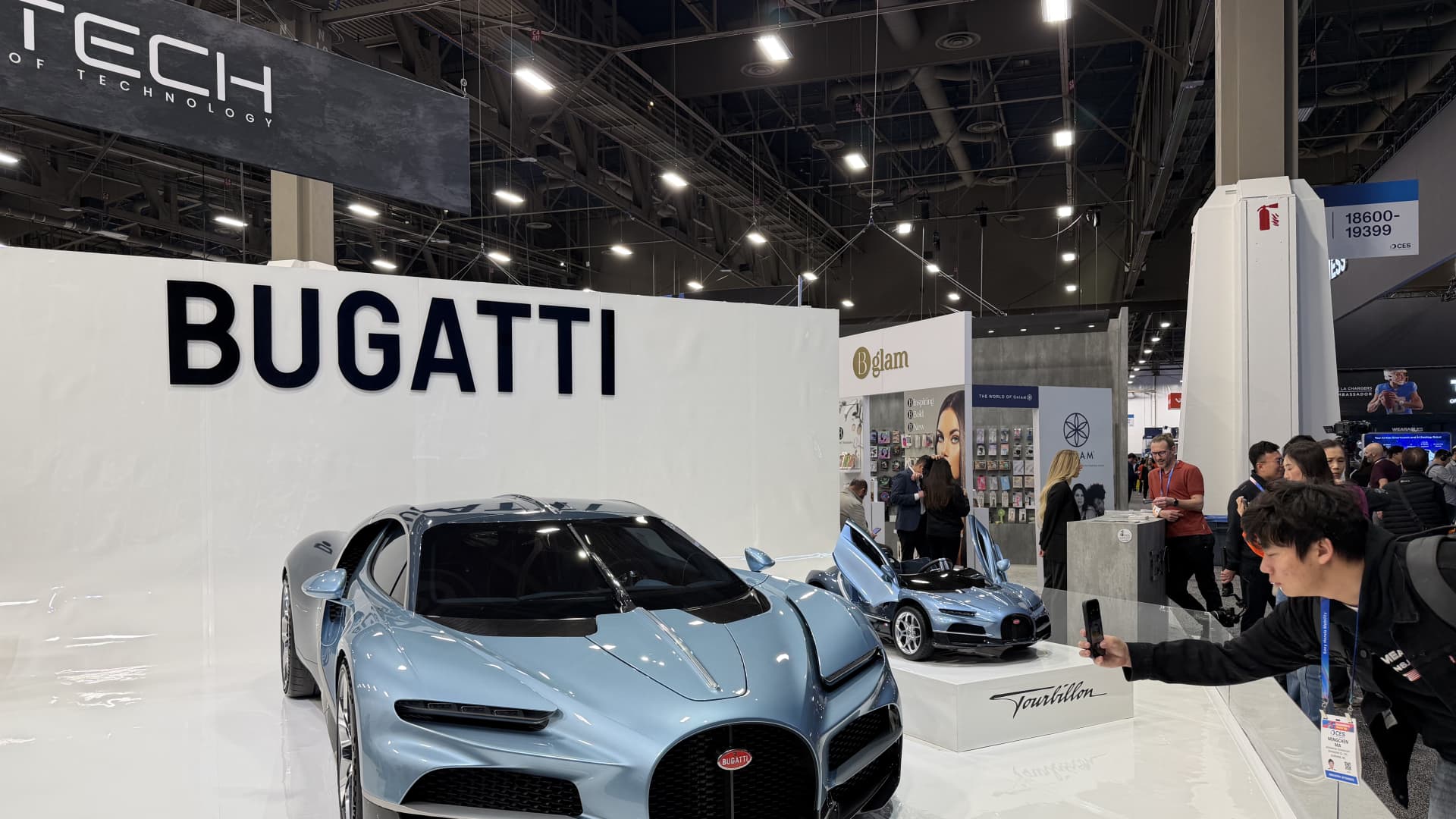 „Porsche“ traukiasi iš „Bugatti Rimac“: parduoda 45 proc. ir atsisveikina su „Rimac Group“