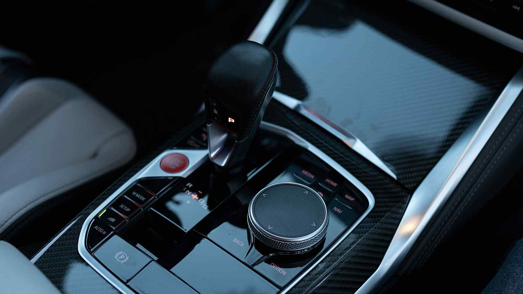 Vokietijos policija patikrino elektroninį rankinį stabdį važiuojant: kodėl automobilis nesusisuko