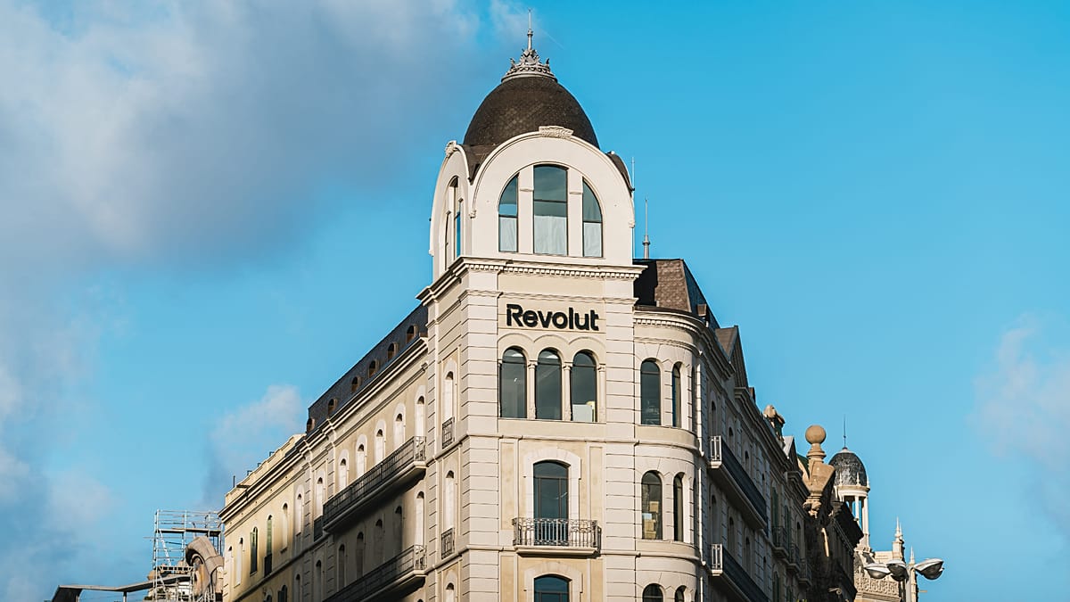 „Revolut“ žengia netikėtą žingsnį: Barselonoje atidarys pirmą fizinę parduotuvę Europoje