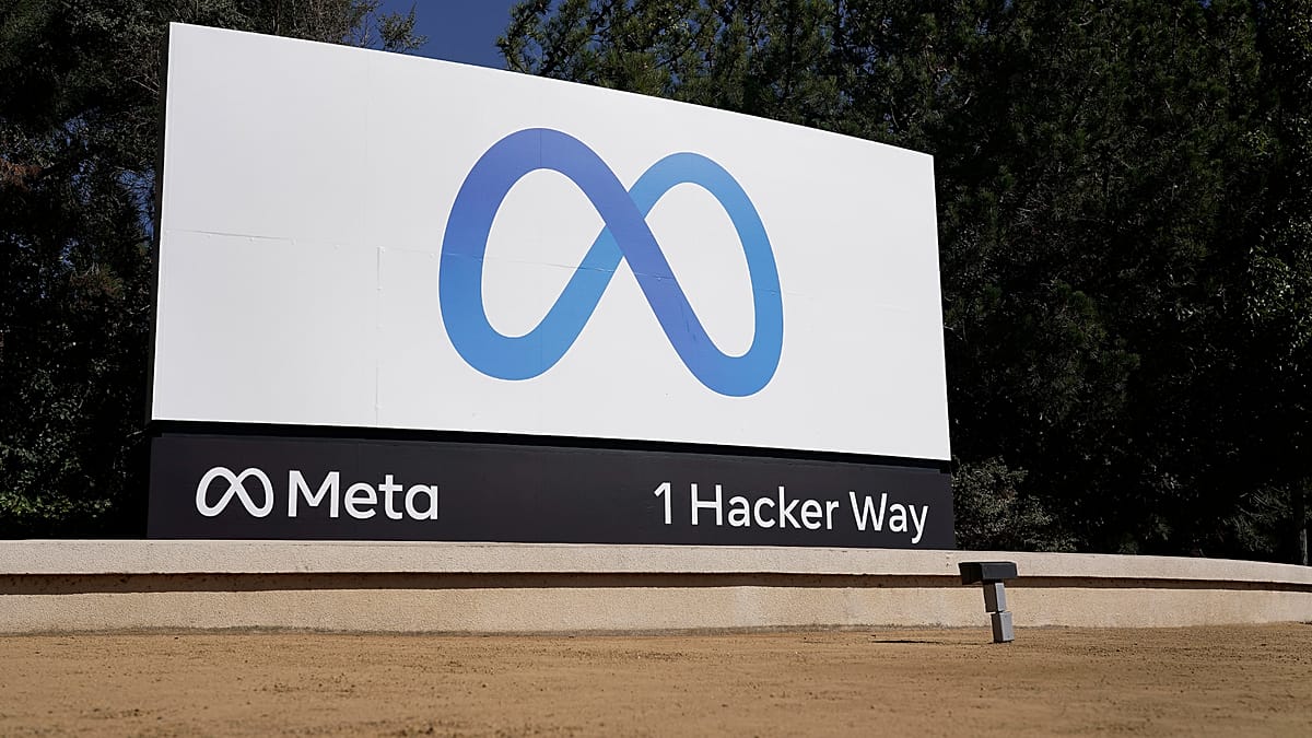 „Meta“ rėžia 8 000 darbo vietų, „Microsoft“ siūlo išeitines: kas vyksta dėl DI lenktynių
