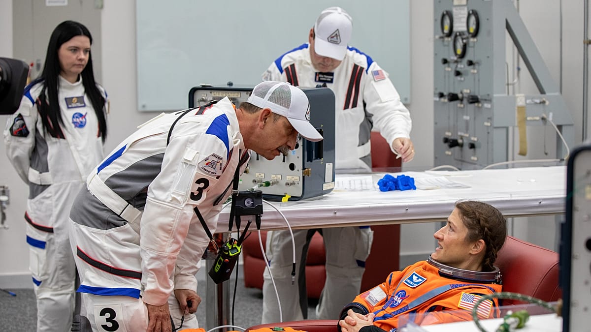 „NASA“ atskleidė, kas laukia kūno kosmose: nuo kaulų nykimo iki migloto regėjimo