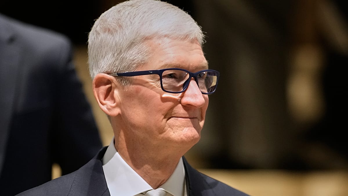 „Apple“ vadovas Timas Cookas traukiasi: paskelbta, kas perims milžinės vairą jau rugsėjį