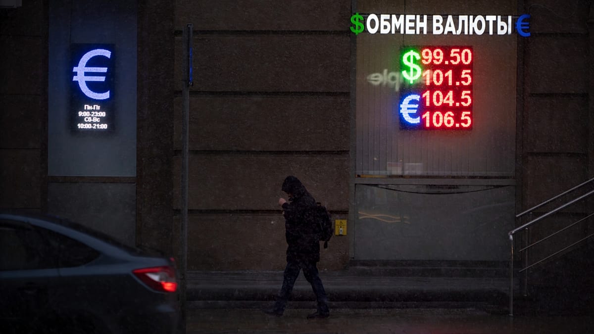 Švedų žvalgyba įspėja: Rusija gražina statistiką, bet ekonomika rieda į finansinę krizę