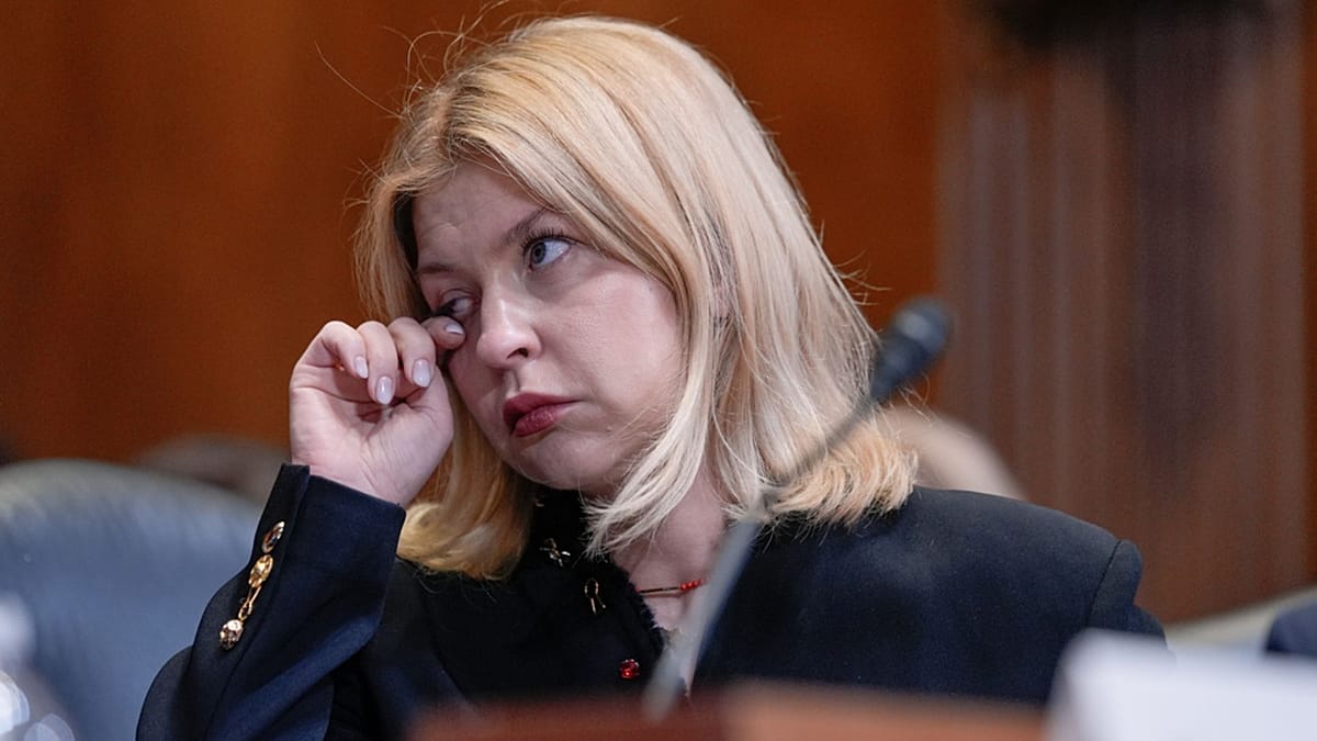 Socialiniuose tinkluose plinta kaltinimai: ar Ukrainos ambasadorė JAV pasisavino vyną po incidento?
