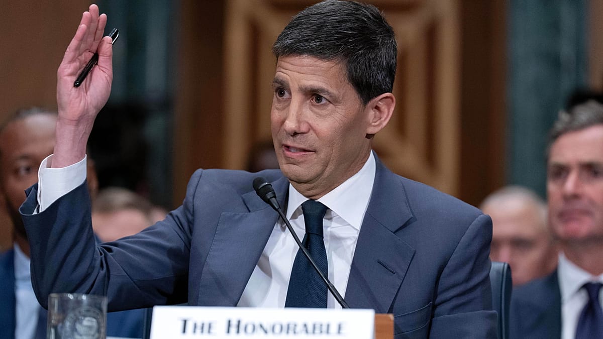 Trumpas spaudžia mažinti palūkanas: FED vadovo kandidatas Warsh stojo į akistatą Senate