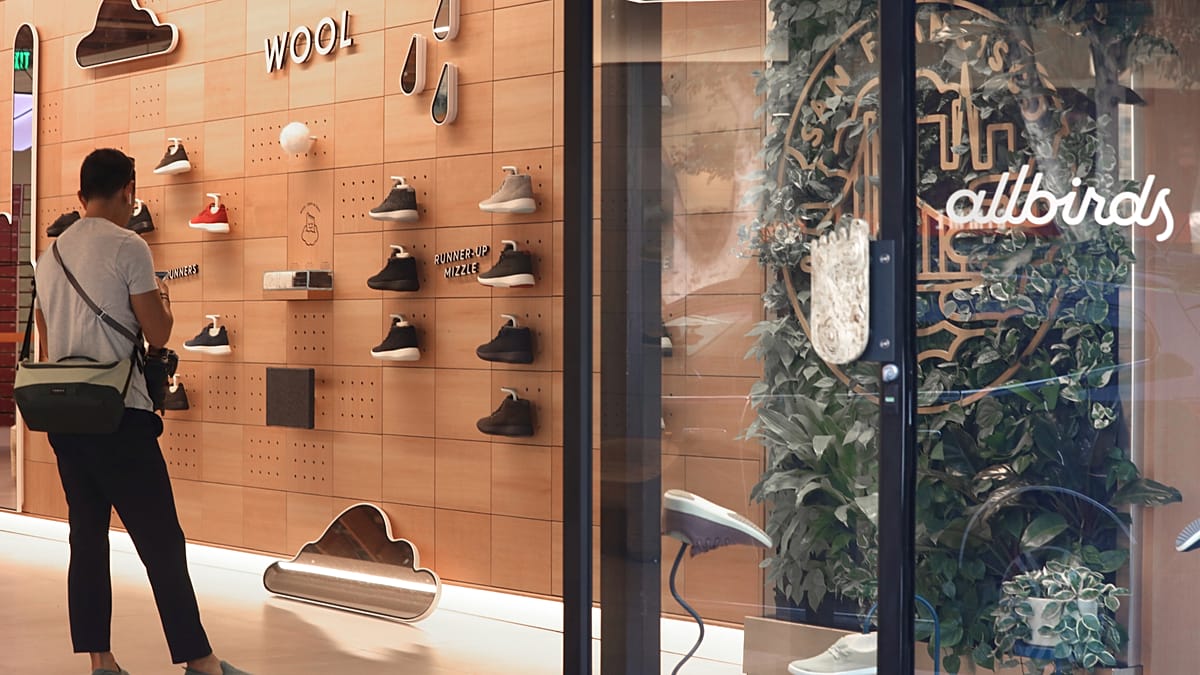 „Allbirds“ meta batus ir neria į DI: akcijos šovė daugiau kaip 430 proc.