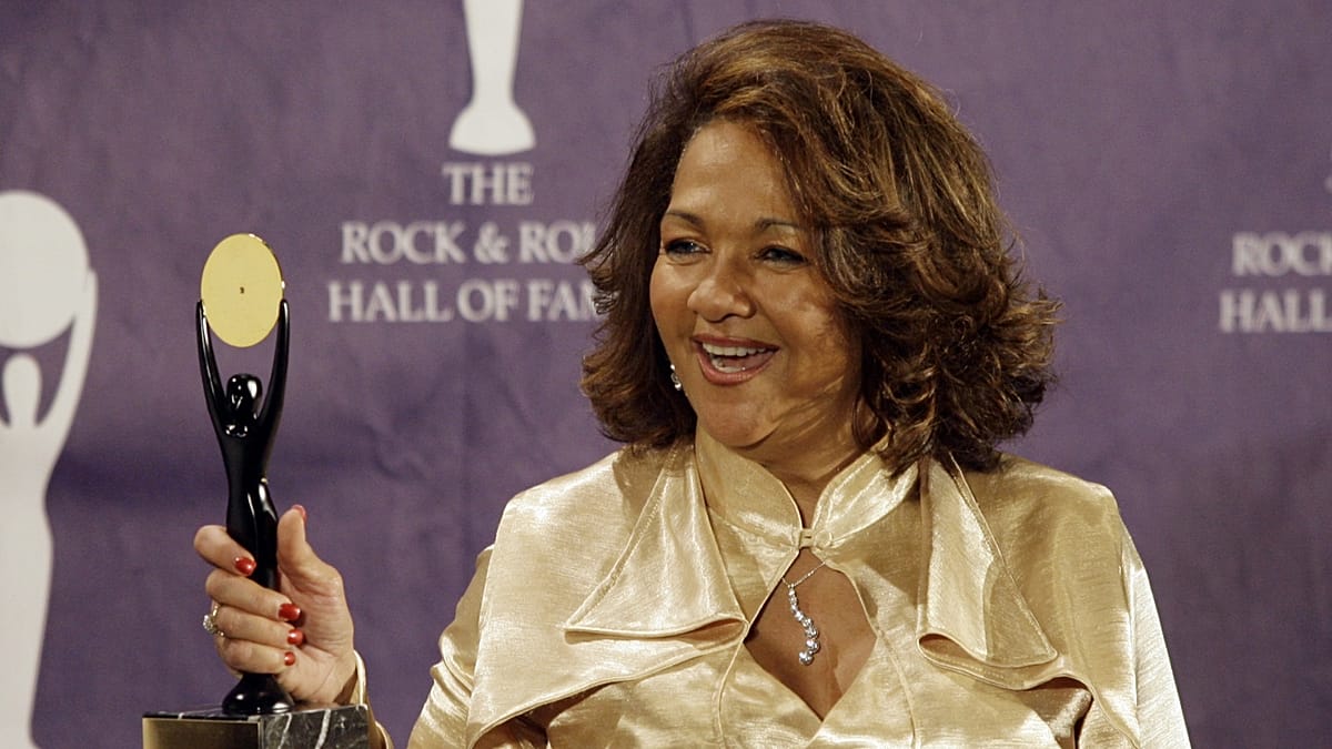 Mirė „The Ronettes“ narė Nedra Talley Ross: kaip 60-ųjų grupė pakeitė popmuzikos istoriją