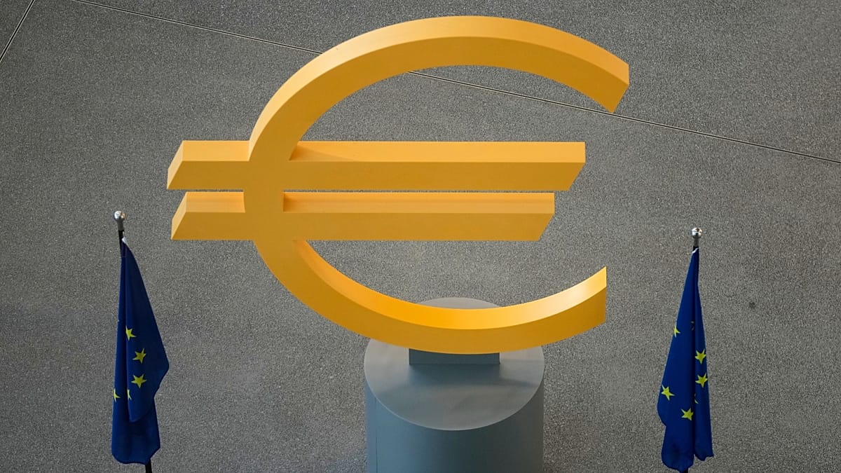 ECB sprendimas nustebino: palūkanos liko 2 proc., bet infliacija šoktelėjo iki 3 proc.