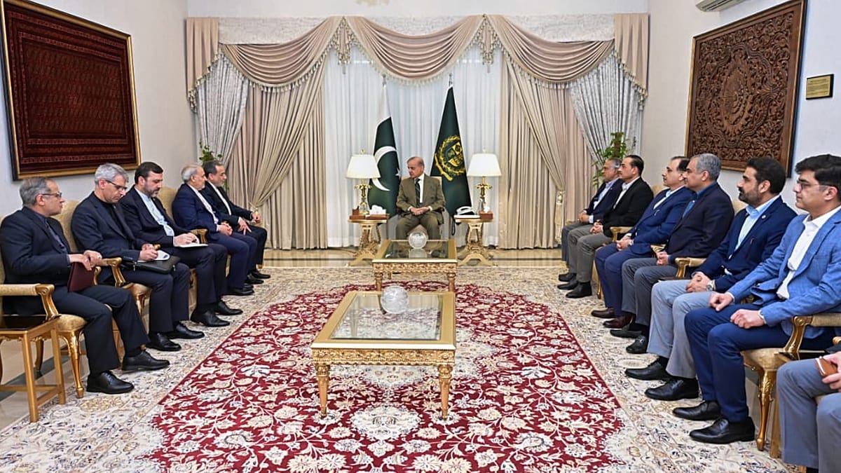 Irano diplomatijos maratonas: po antro vizito Pakistane ministras vyksta į Maskvą pas Putiną