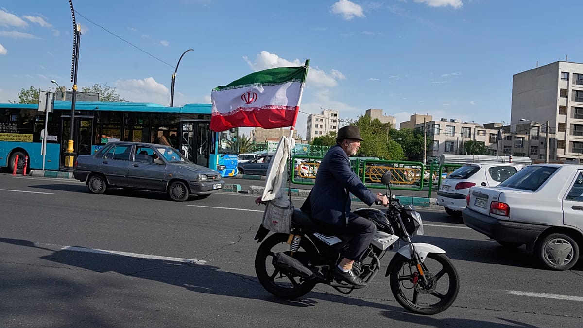 Trumpas spaudžia Iraną jūrų blokada: rialas krenta į dugną, kainų šokas tik augs