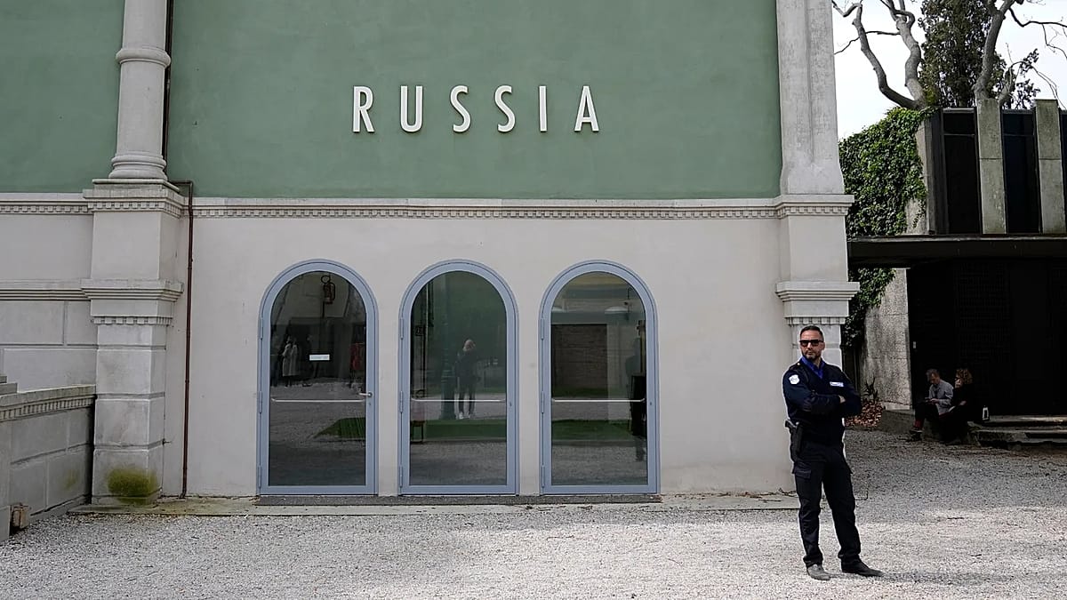 Venecijos bienalė be tarptautinės žiuri: komisija pasitraukė kilus ginčui dėl Rusijos dalyvavimo