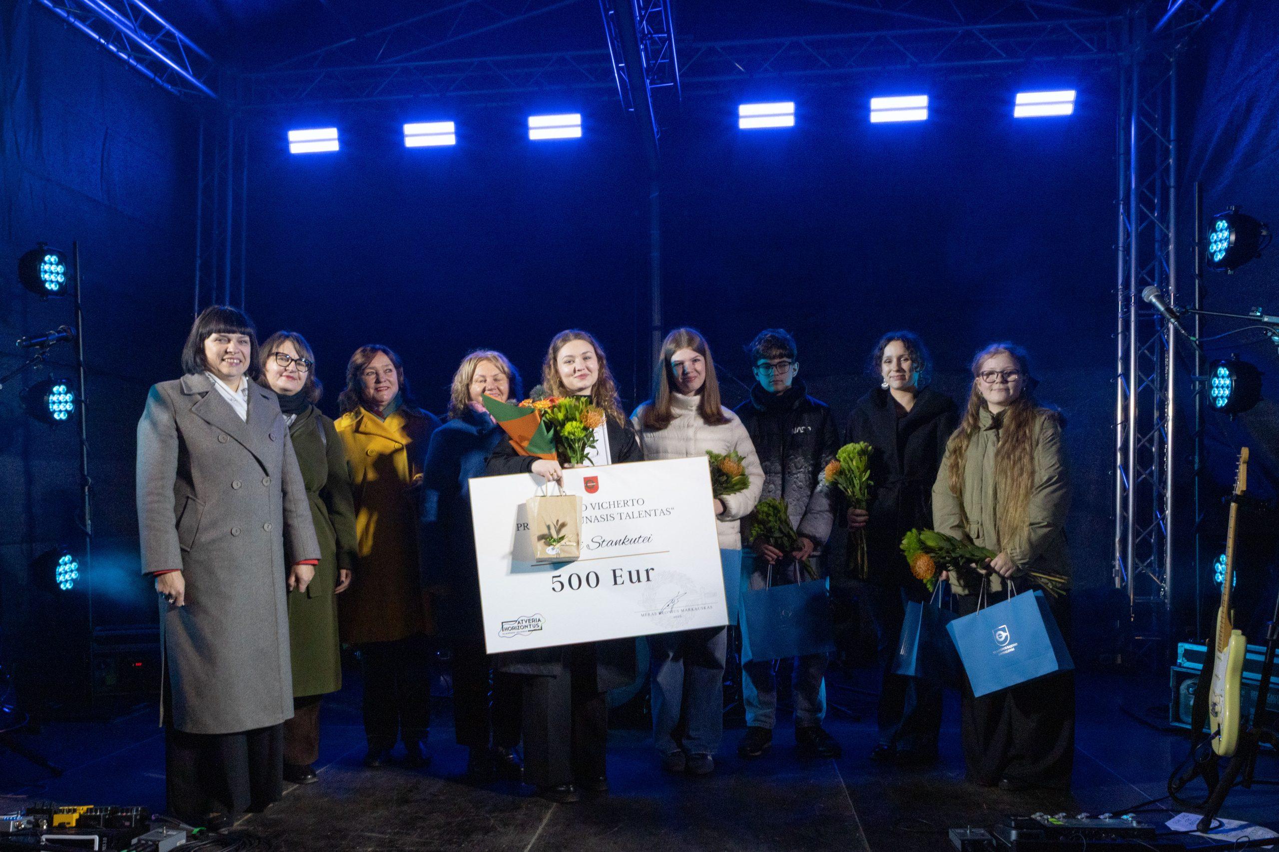 Priekulė keturias dienas virto scena: festivalio „Ženklai“ finalas nustebino ir apdovanojo talentą