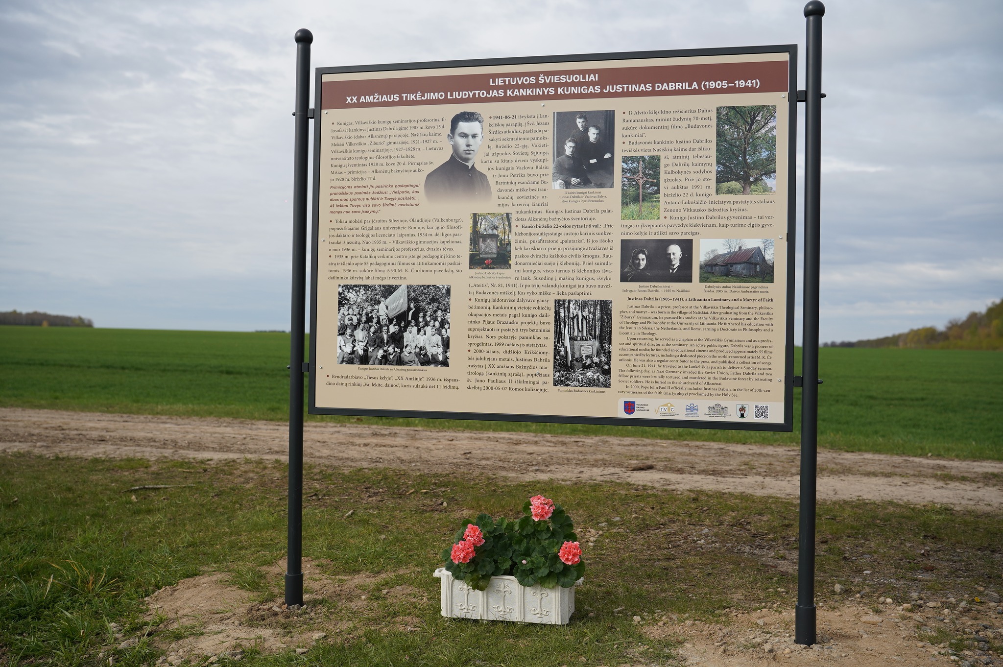 Mažučių kaime įamžinti Sūduvos kunigai šviesuoliai: ką primena atidengtas ženklas?
