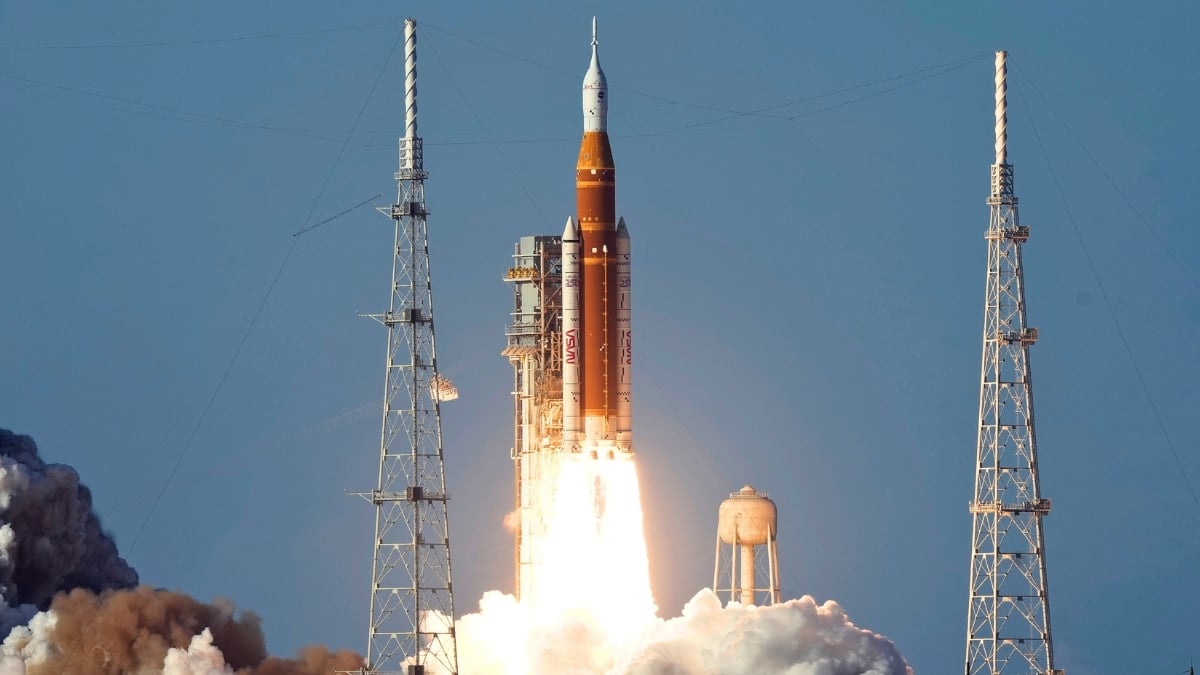 Žmonės po 50 metų vėl pakeliui į Mėnulį: „NASA“ „Artemis II“ startas sukrėtė pasaulį