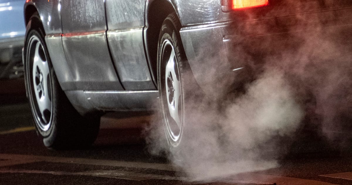 Apklausa šokiruoja: 58 proc. europiečių nenori atsisakyti benzininių ir dyzelinių automobilių