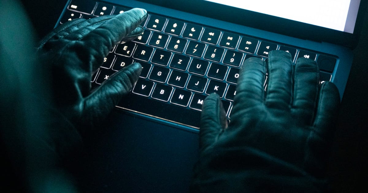 Europos Komisijos debesijos spraga: ShinyHunters nutekino laiškus, vardus ir kontaktus
