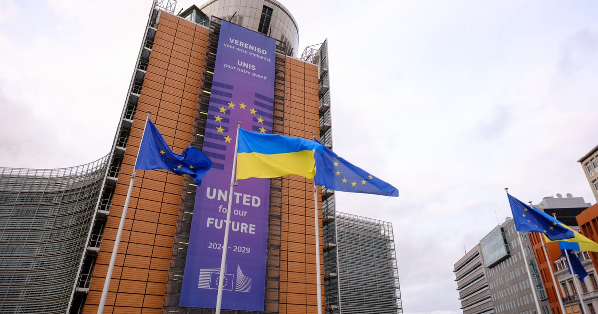 ES atblokuoja 90 mlrd. eurų paskolą Ukrainai: Vengrija ir Slovakija veto atsisakė po naftos tiekimo