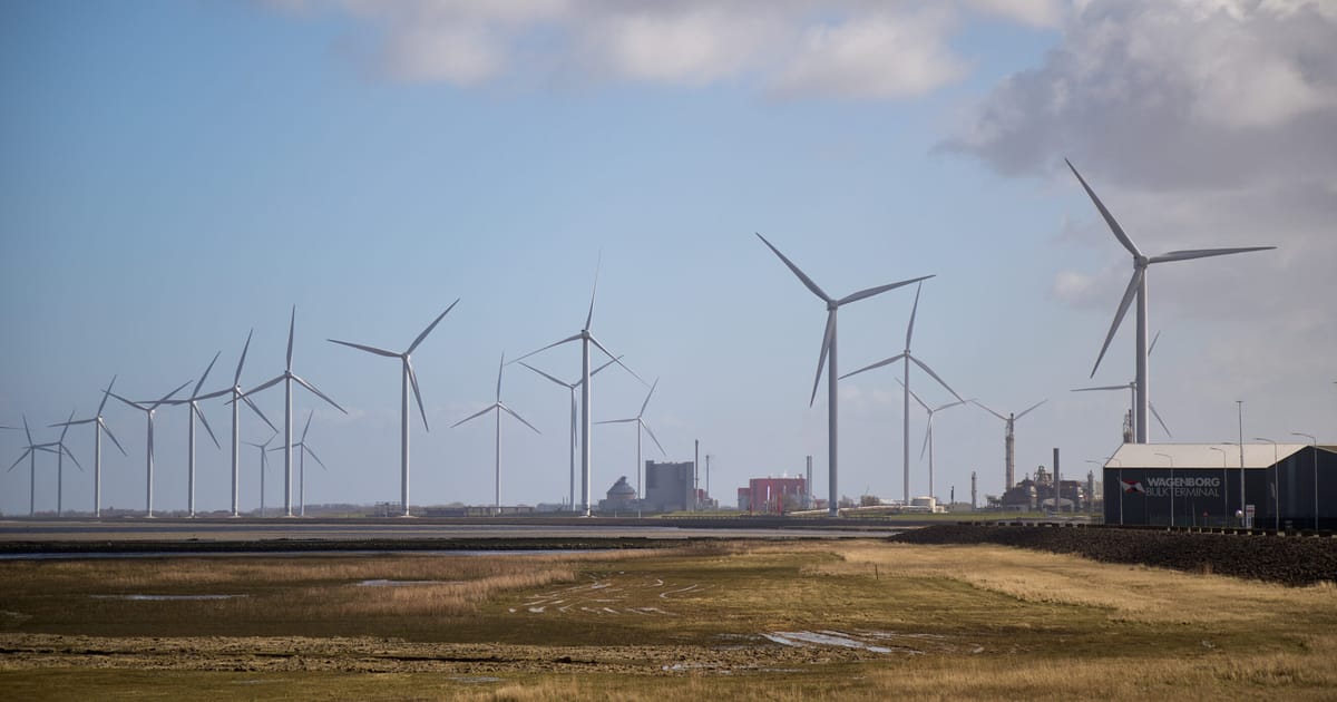 Iranas pakėlė naftos kainas: ES ragina žaibiškai spartinti žaliąją energetiką