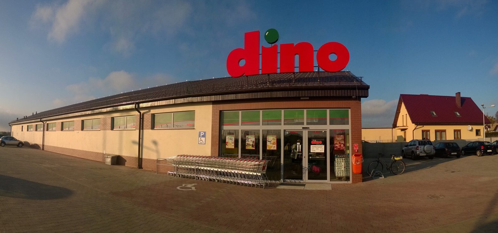 „Dino Polska“ ginčas pereina į lemiamą etapą: svarstomi atlyginimų didinimai ir papildomi etatai