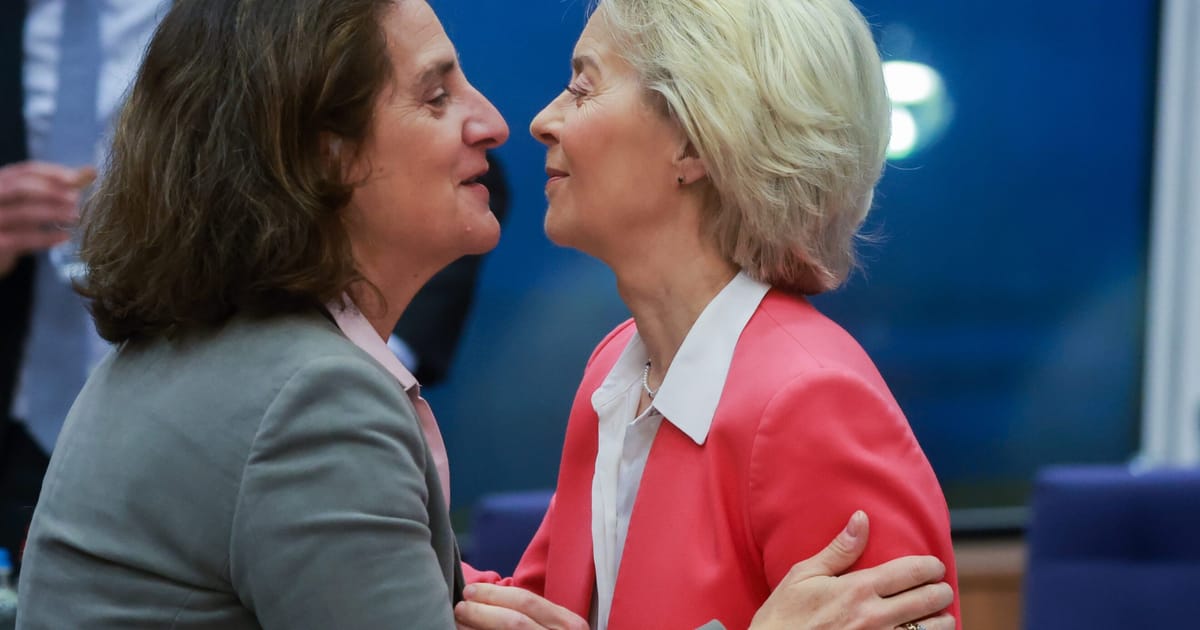 ES susijungimų gairės kelia įtampą Komisijoje: von der Leyen remia „čempionus“, Ribera – konkurenciją