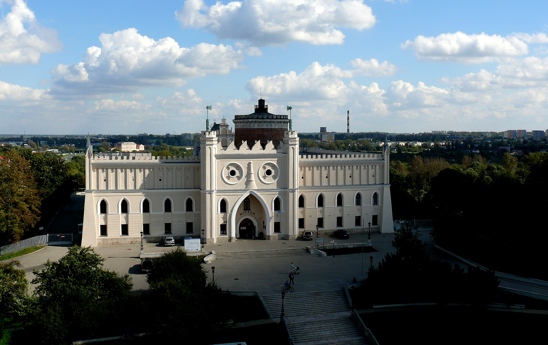 Ich dziecięce wysokości. Jaki los czekał dzieci zasiadające na tronie?