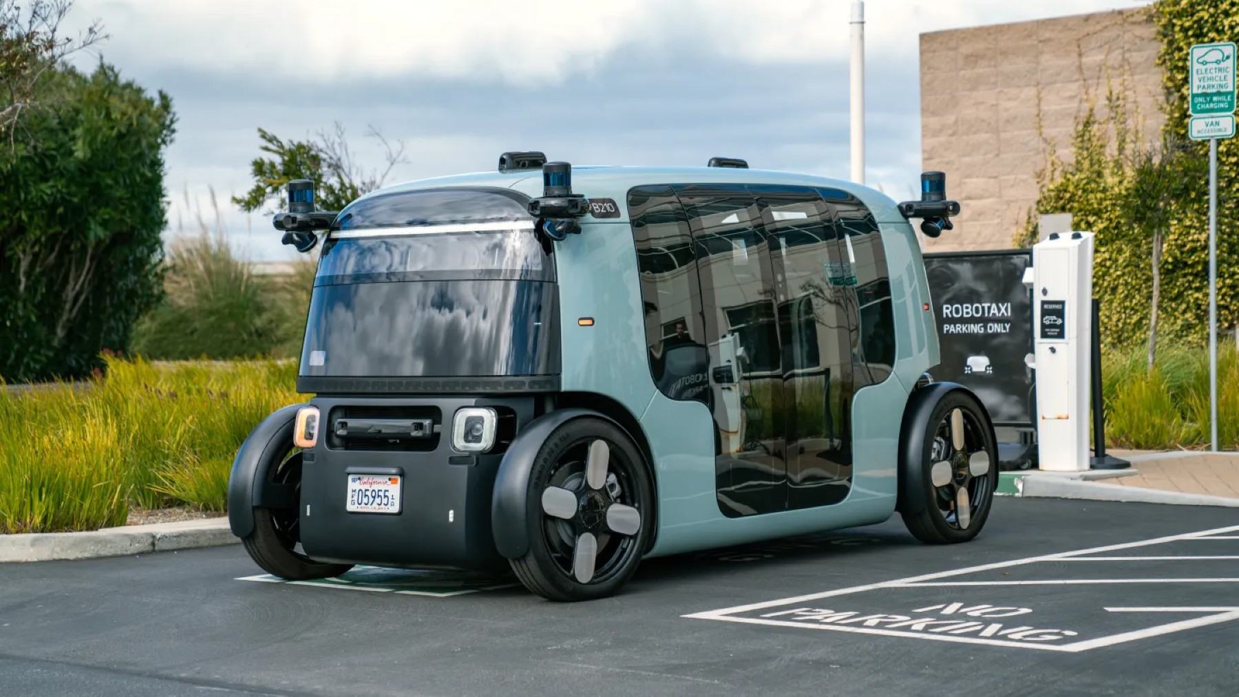 „Zoox“ robotaksių tinklas plečiasi JAV: 6 miestai, 2 mln. autonominių mylių ir artėjančios kainos