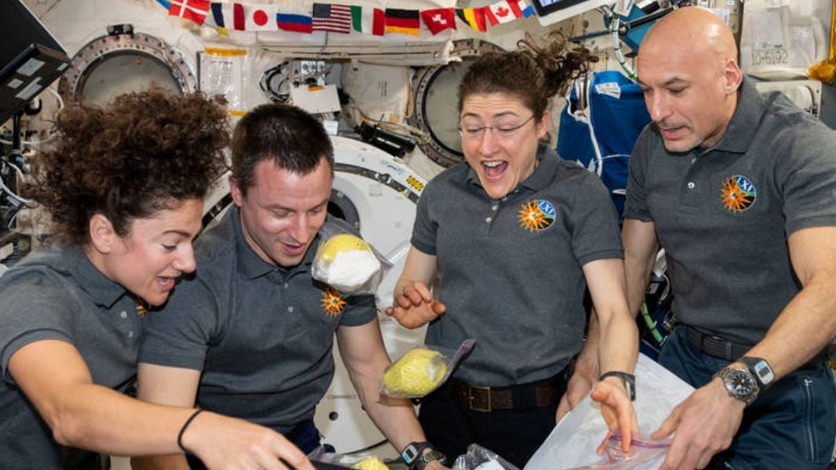 Mėnesiai kosmose ir keistas efektas: astronautai grįžę į Žemę kitaip jaučia daiktų svorį