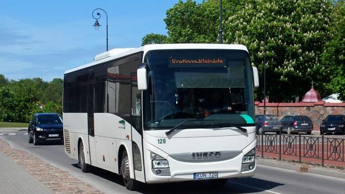 Degalų kainų šuolis spaudžia Kretingos autobusų parką: tarybai siūloma kelti 1 km įkainį