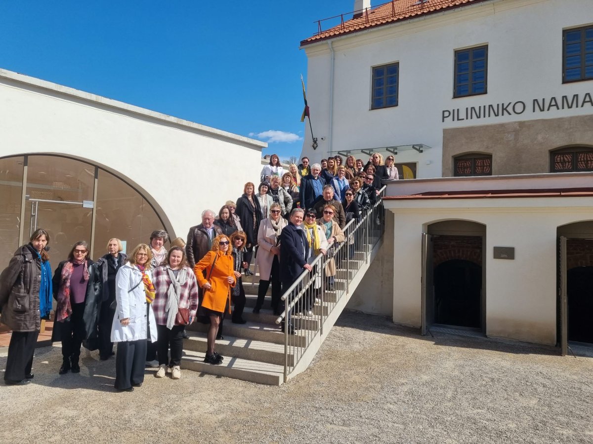 Pasaulinę meno dieną zarasiečiai išvyko į Vilnių: meilės intrigos ir filharmonijos kulminacija