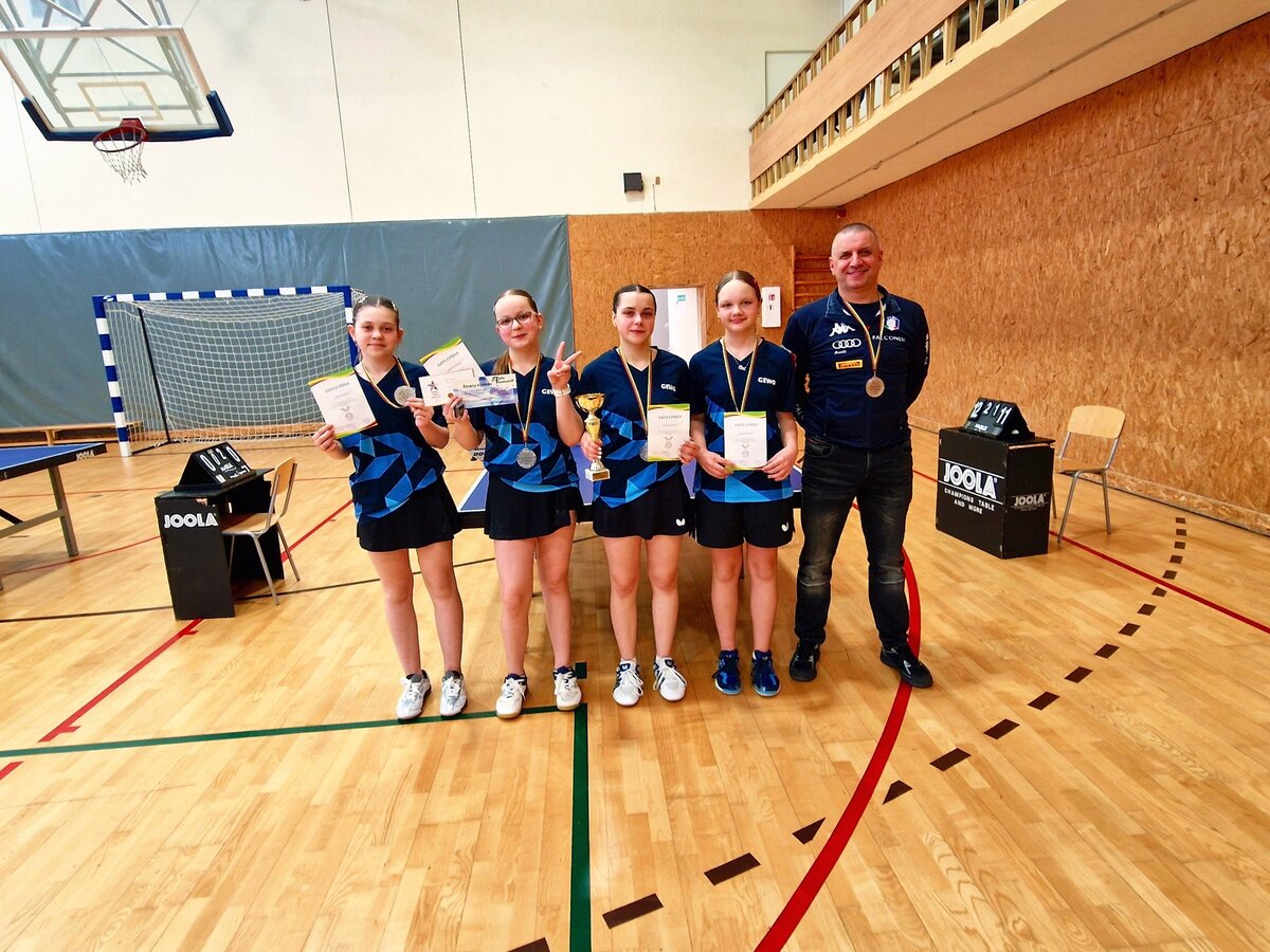 Vilniaus rajono jaunių stalo teniso komanda iki finalo žygiavo be kluptelėjimų ir iškovojo sidabrą