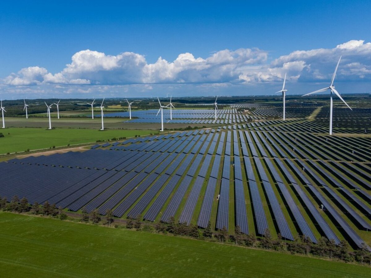 „Elektrum Lietuva“ Kupiškio rajone stato hibridinį vėjo ir saulės parką: ką duos 47 mln. eurų investicija