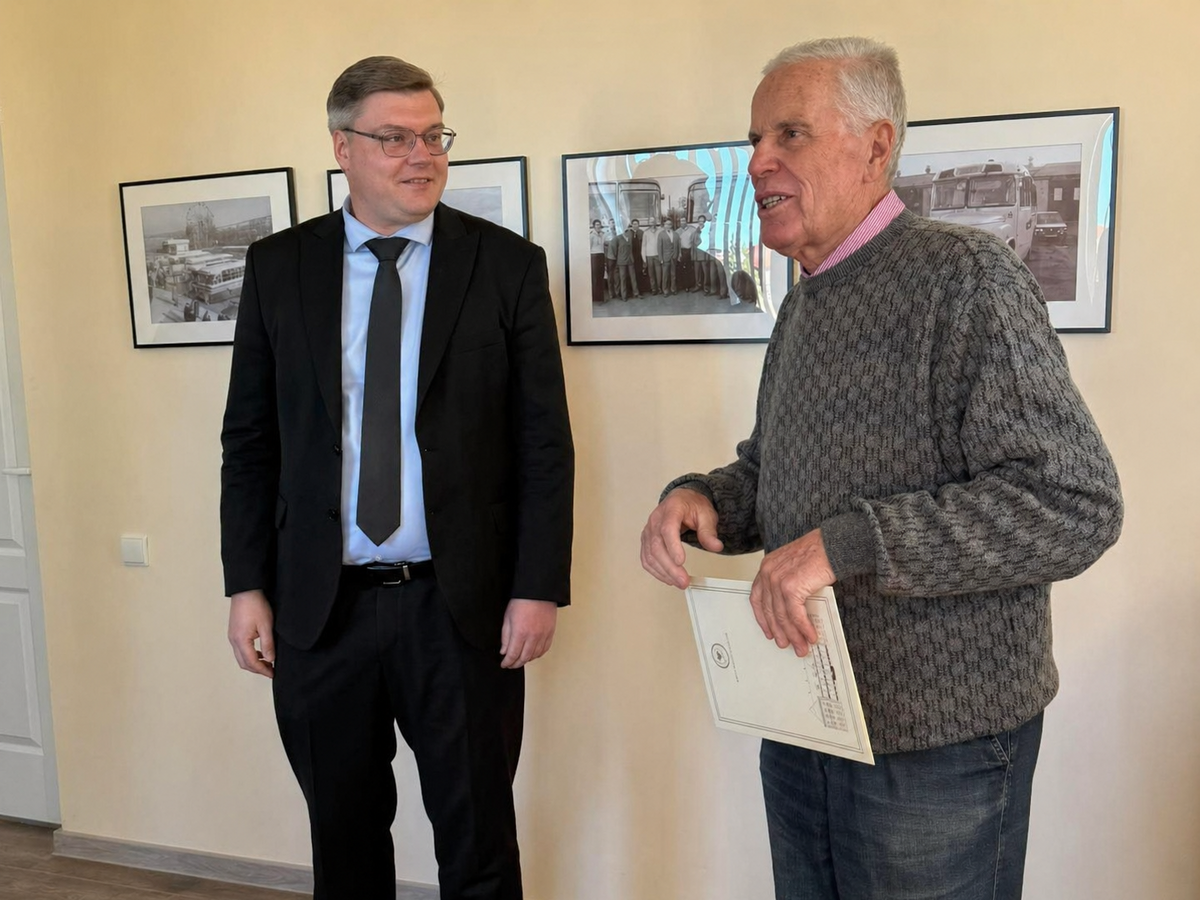 Biržų meras padėkojo UAB „Biržų autobusų parkas“ dispečeriui: įmonėje išdirbo 61 metus