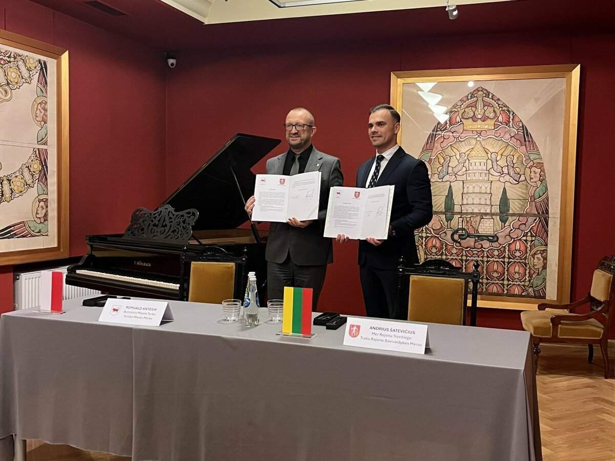 Trakų rajono meras Tureke pasirašė ketinimų protokolą: kokias partnerystes planuoja savivaldybės?