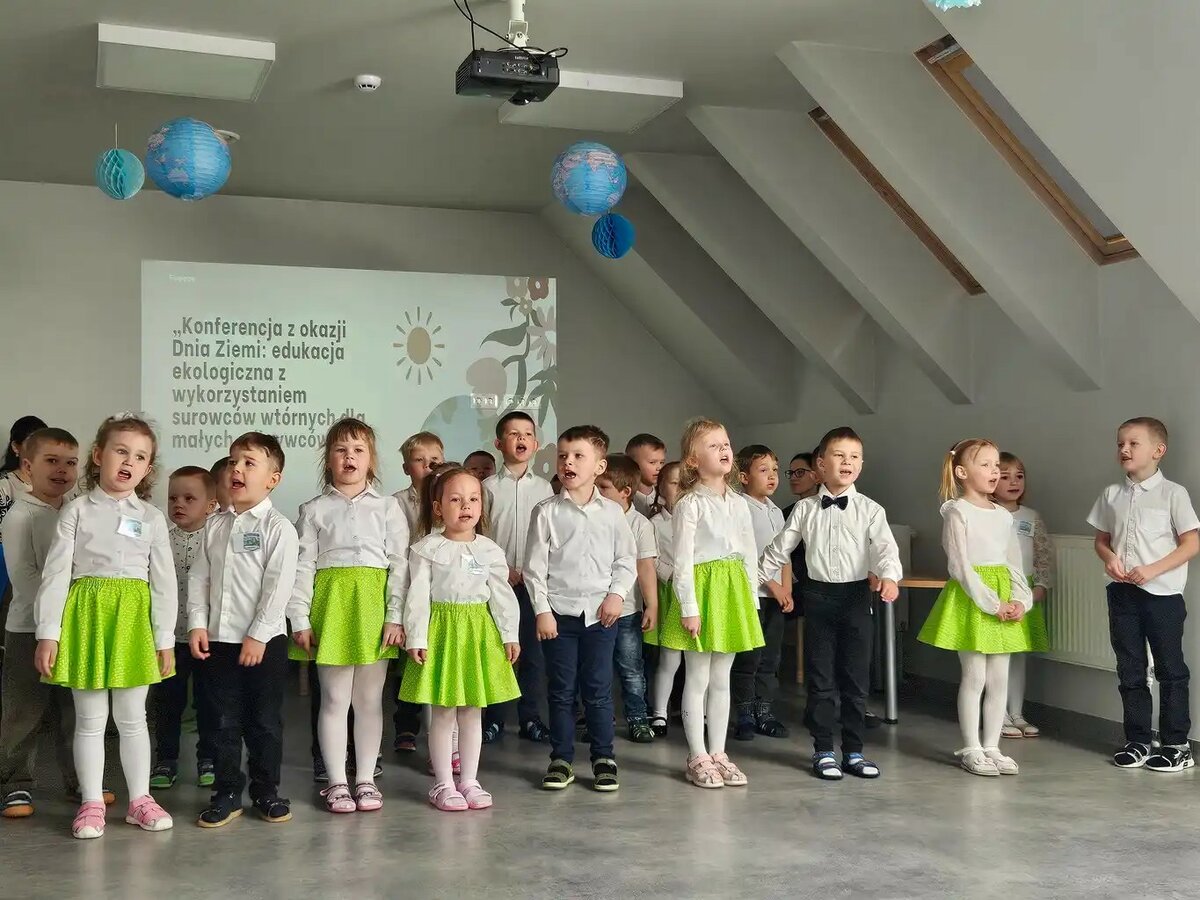 Žemės dienos kūrybinės dirbtuvės Rudaminoje: kaip antrinės žaliavos tampa ugdymo priemone