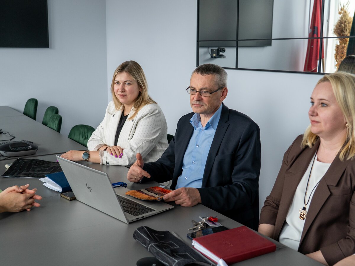 Vilniaus rajone – išmanios apyrankės ir vežimėlis laiptams: ką tai pakeis senjorams