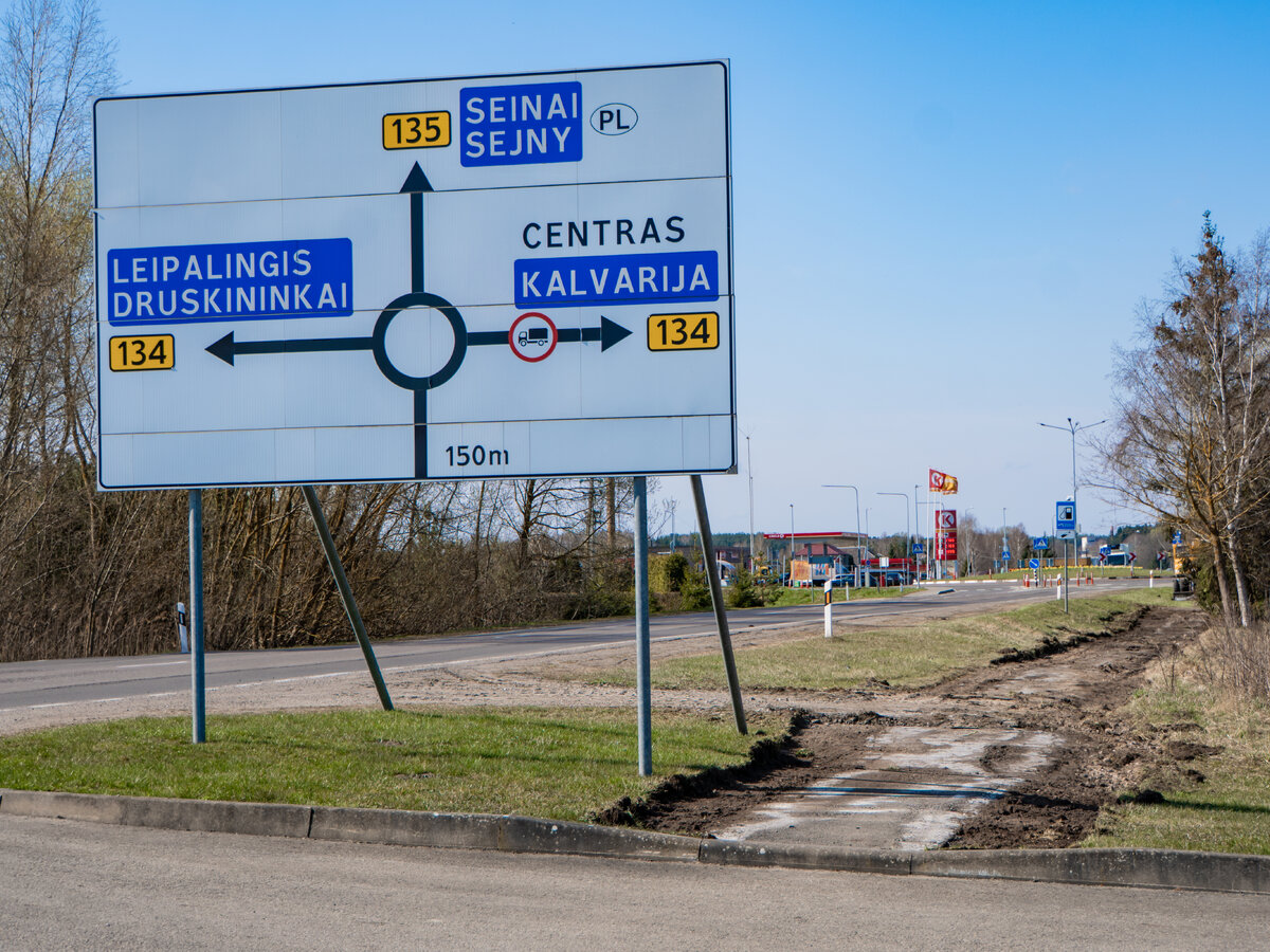 Lazdijuose atnaujinamas 900 metrų pėsčiųjų ir dviračių takas Turistų gatvėje: kada bus baigta