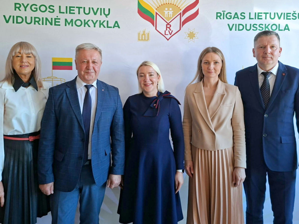 Rygos lietuvių vidurinės mokyklos 35-mečio šventėje – sveikinimai ir nauji planai bendradarbiauti