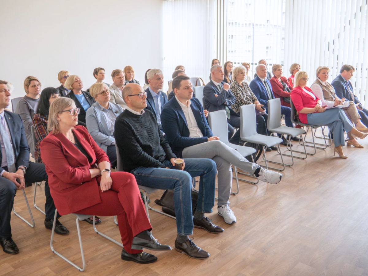 Koleginės studijos Šiaurės Lietuvoje: forume ieškota sprendimų regiono specialistų trūkumui