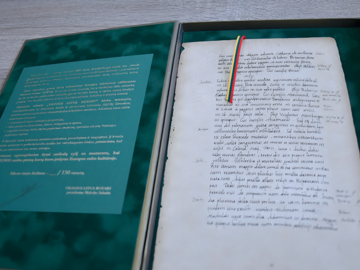 Joniškis gavo 1009 metų Lietuvos vardo liudijimą: Kvedlinburgo analų faksimilė keliauja į muziejų