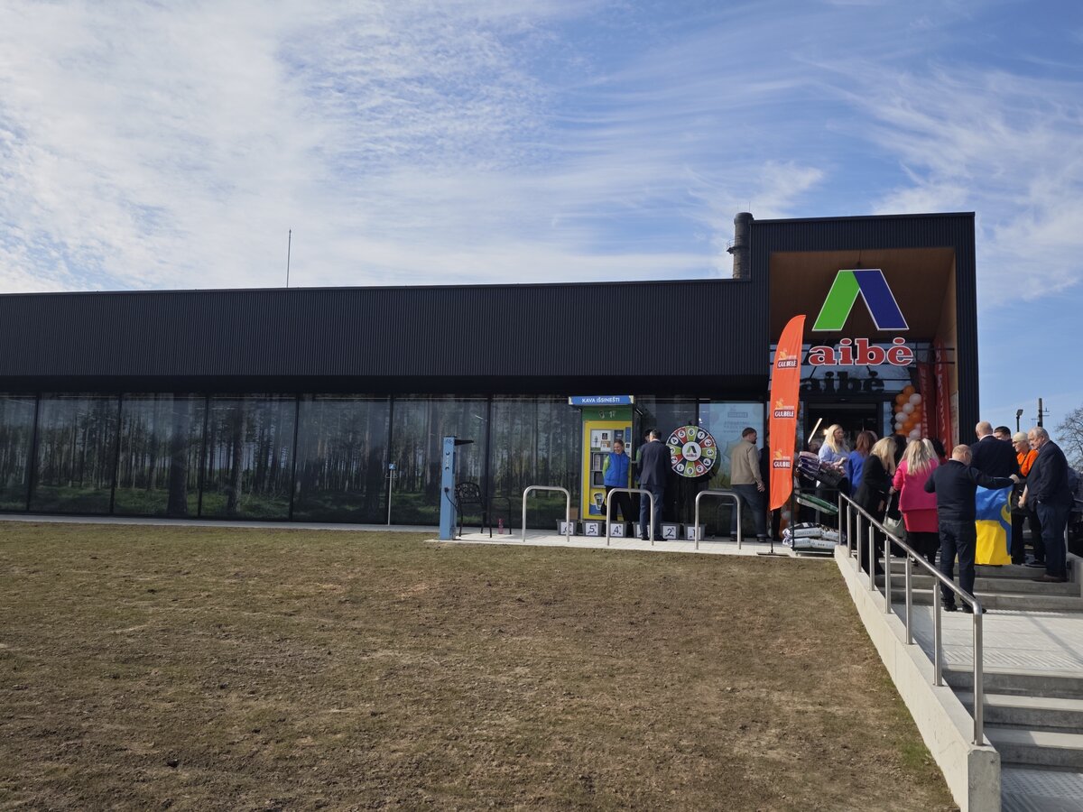 Jūrės kaime atidaryta nauja „Aibės“ parduotuvė: investicija, 5 darbo vietos ir įkrovimas elektromobiliams