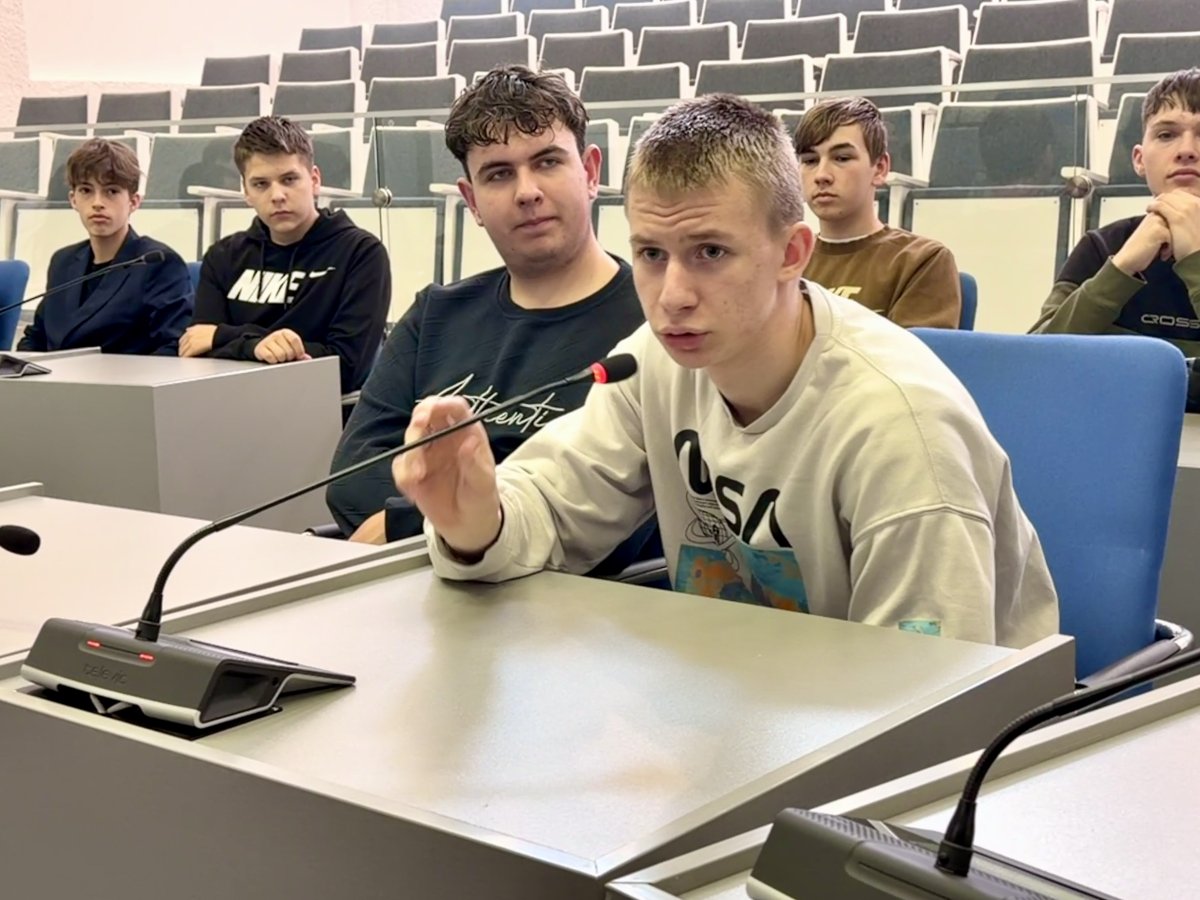 Netikėtas vizitas Zarasų savivaldybėje: „Ąžuolo“ gimnazijos pirmokai „išbandė“ profesijas