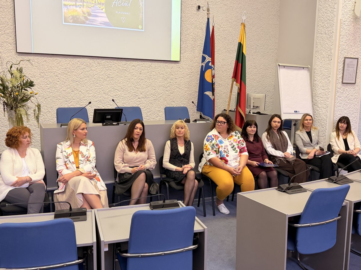 Zarasų moksleiviai Savivaldybėje: kokias profesijas pamatė iš arti ir ko klausė merės?
