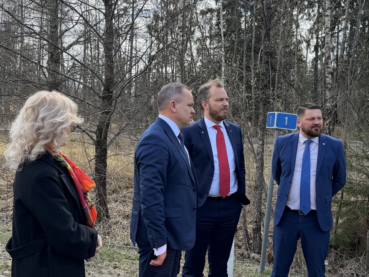 Ministras atvyko į Visaginą: aiškėja, kas laukia įvažiavimų, gatvių ir kelio Dūkštas–Visaginas