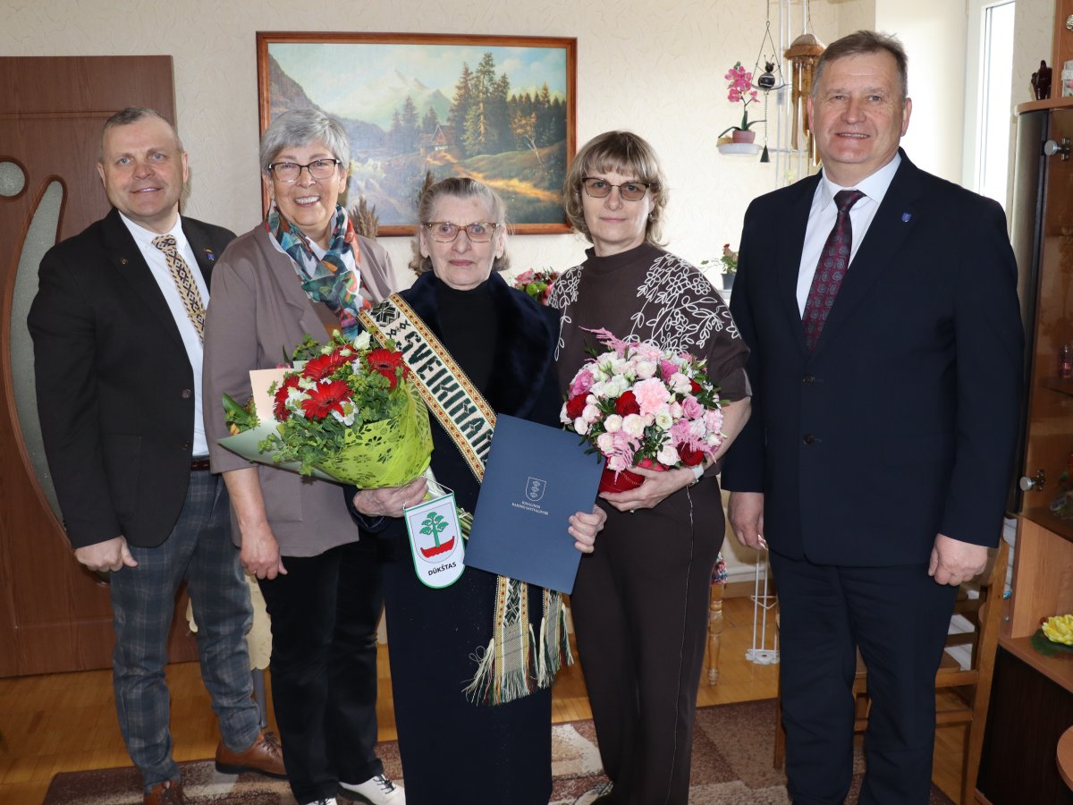 90-metį švenčianti Janina iš Dūkšto stebina energija: daržai, dainos ir rankdarbiai