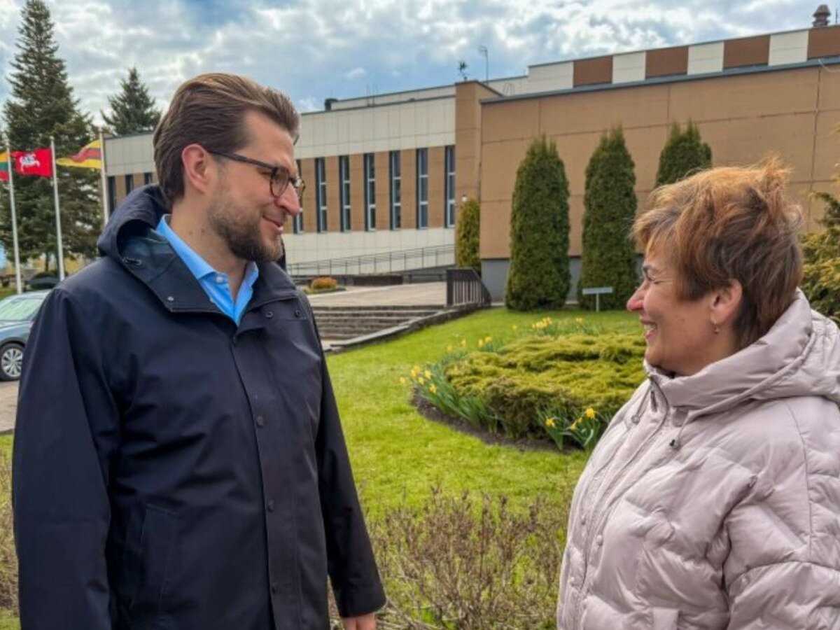 Seirijų Žmuidzinavičiaus gimnazijoje apsilankęs Lukas Savickas su moksleiviais aptarė 16-mečių balsavimą