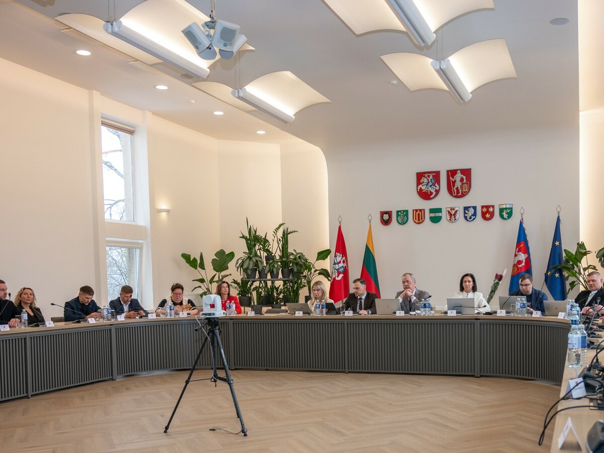 Trakų rajono taryba renkasi balandžio 30 dieną: sprendimai dėl būsto, kelių ir projektų