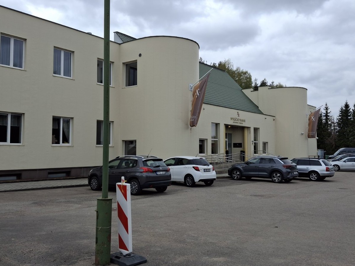 „Nykščio namų“ sporto salės ateitis Anykščiuose: svarstoma pertvarka ir savivaldybės nuoma