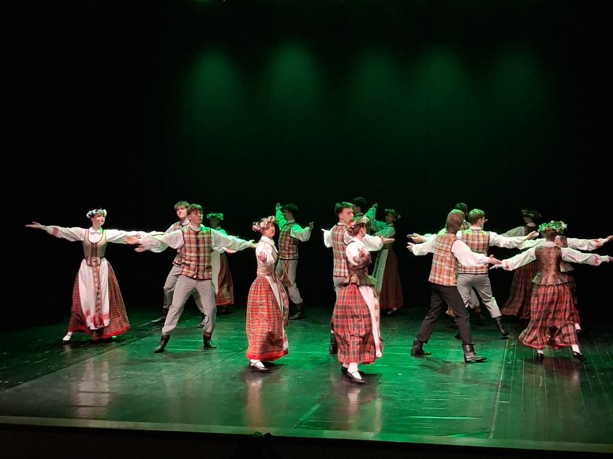 Anykščių moksleivių šokio festivalis „Pavasaris šokio ritmu“ subūrė pilną sceną ir salę