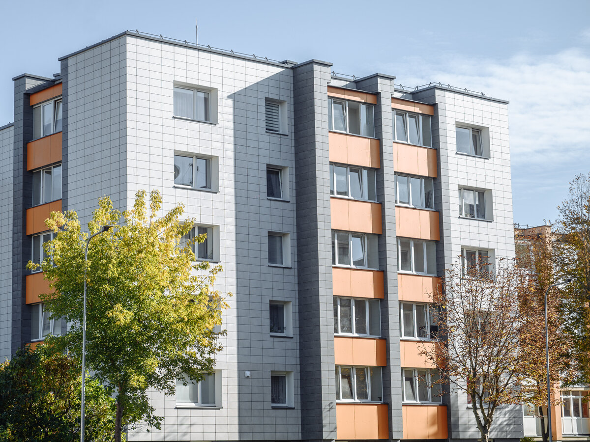 Saulė kepina, sąskaitos krinta: kodėl šilumos punktas daugiabutyje gali viską pakeisti