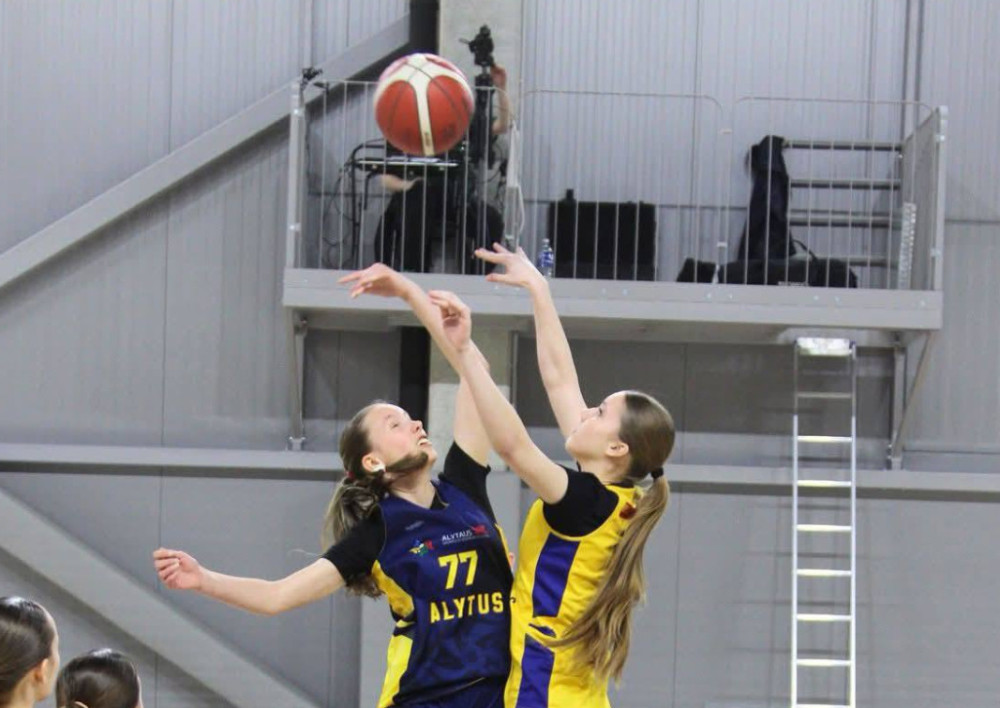 Alytaus U14 krepšininkės nuginklavusios varžoves žengia į finalą: iki aukso – vienas žingsnis